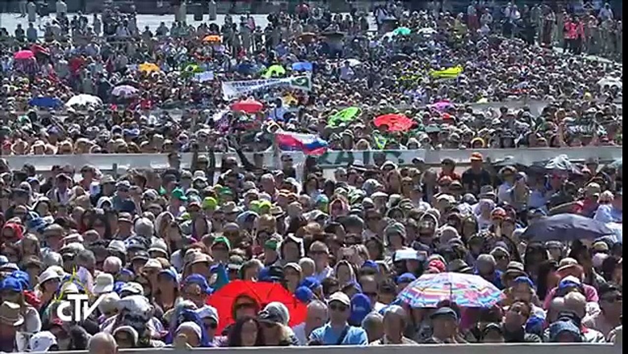 Papa pede Ave Maria em português para N.S de Fátima