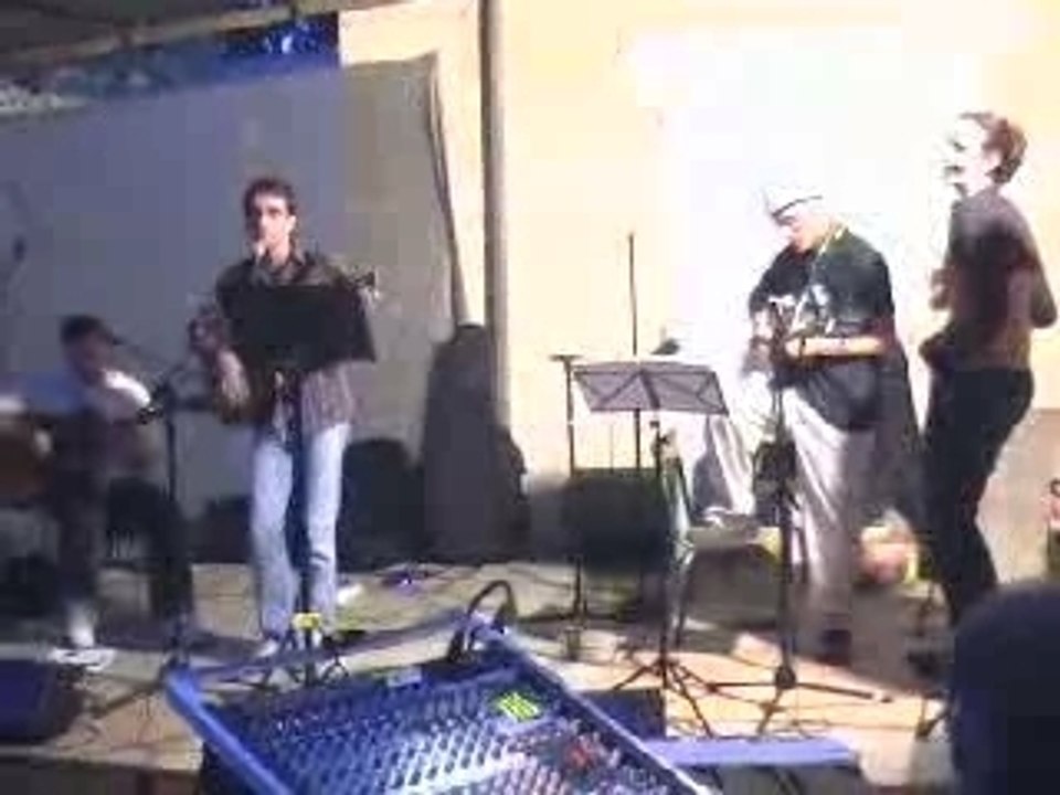 Live everythings de jehro par "un groupe"