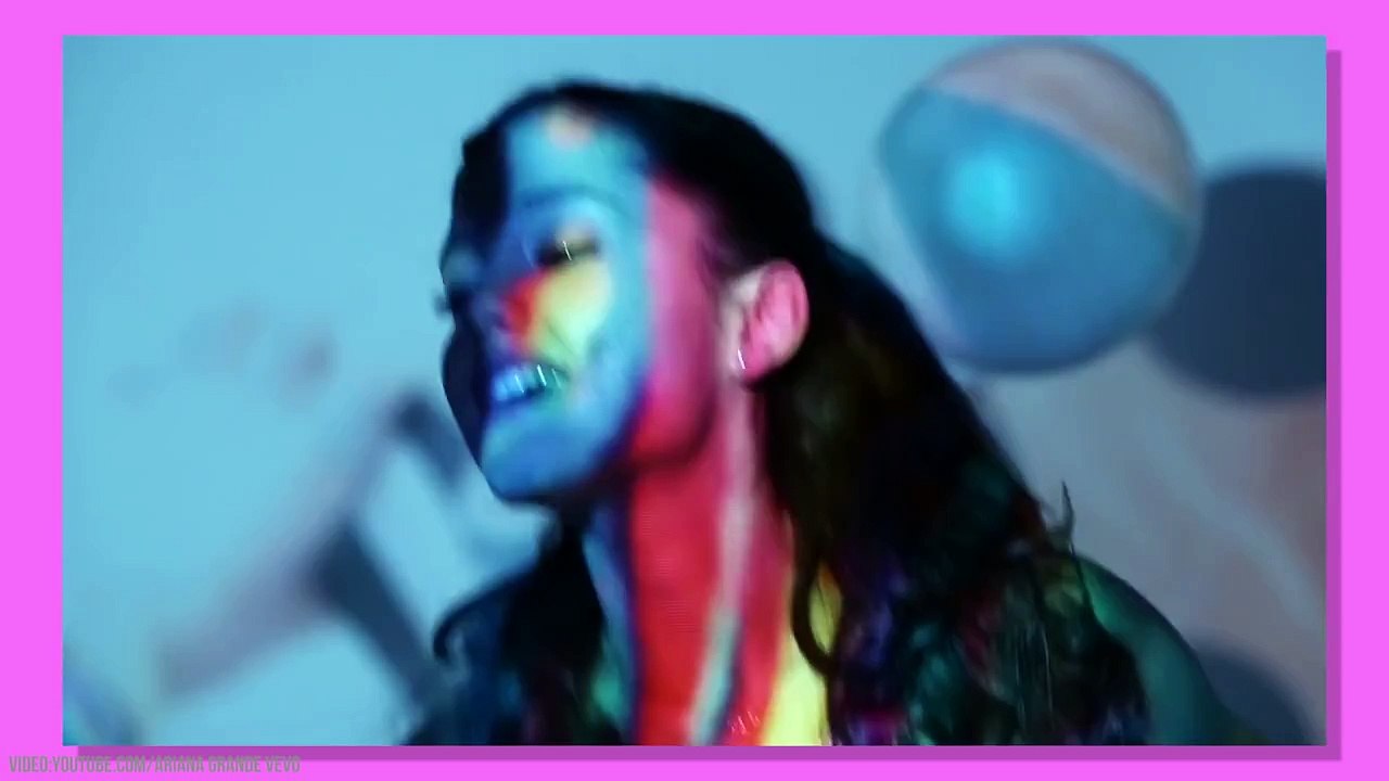 ARIANA GRANDE SETS WORLD RECORD!