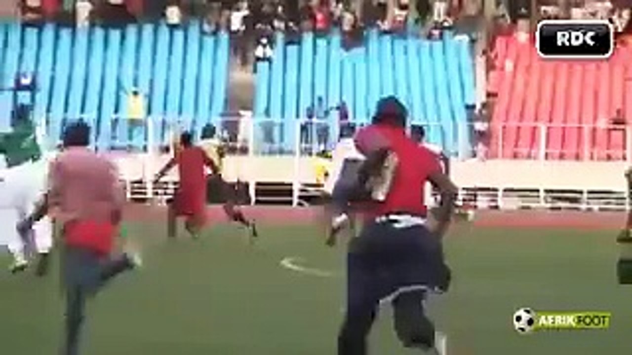 Kongo'da da aynı senaryo! Hakemi linç ettiler...