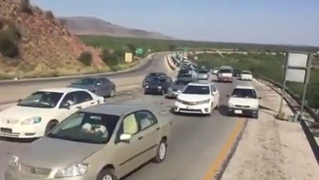 Watch Amazing Caravan of Chaudhry Sarwar With Hundreds of Vehicles Moving Towards Islamabad