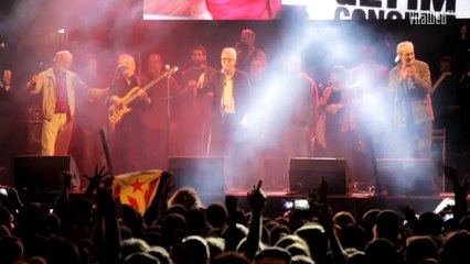 Al Tall posa dempeus la plaça de bous de València amb el ‘Cant dels Maulets’