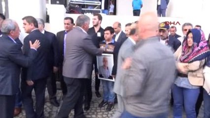 İzmir Büyükşehir Belediyesi Önünde Duygusal Veda