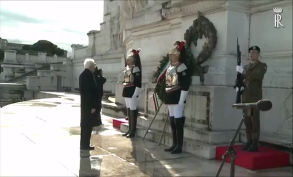 Roma - 25 aprile, Mattarella depone corona alloro ad Altare Patria