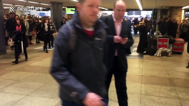 String quartet play Game of Thrones theme at Liverpool Street Station, London