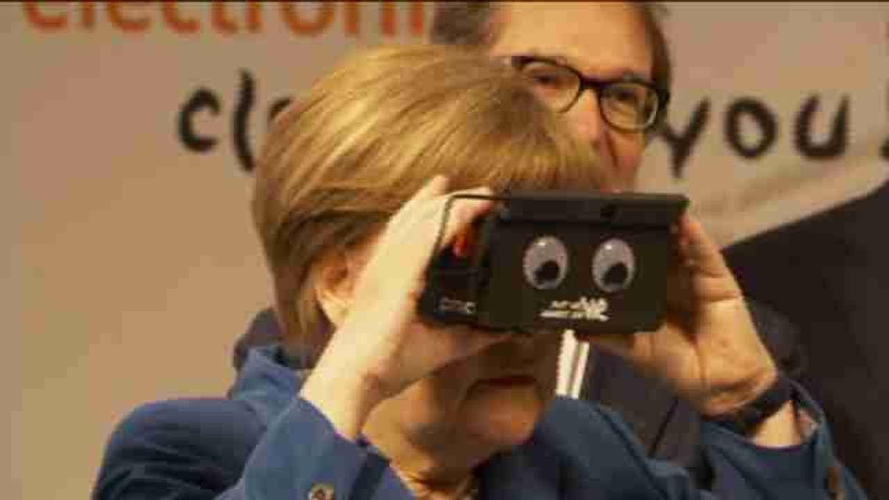 Obama y Merkel recorren la Feria de Hannover en su apertura