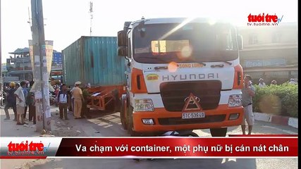 Va chạm với xe container, một phụ nữ bị cán nát chân