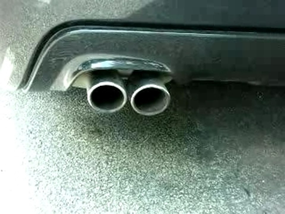 BMW 550i engine sound