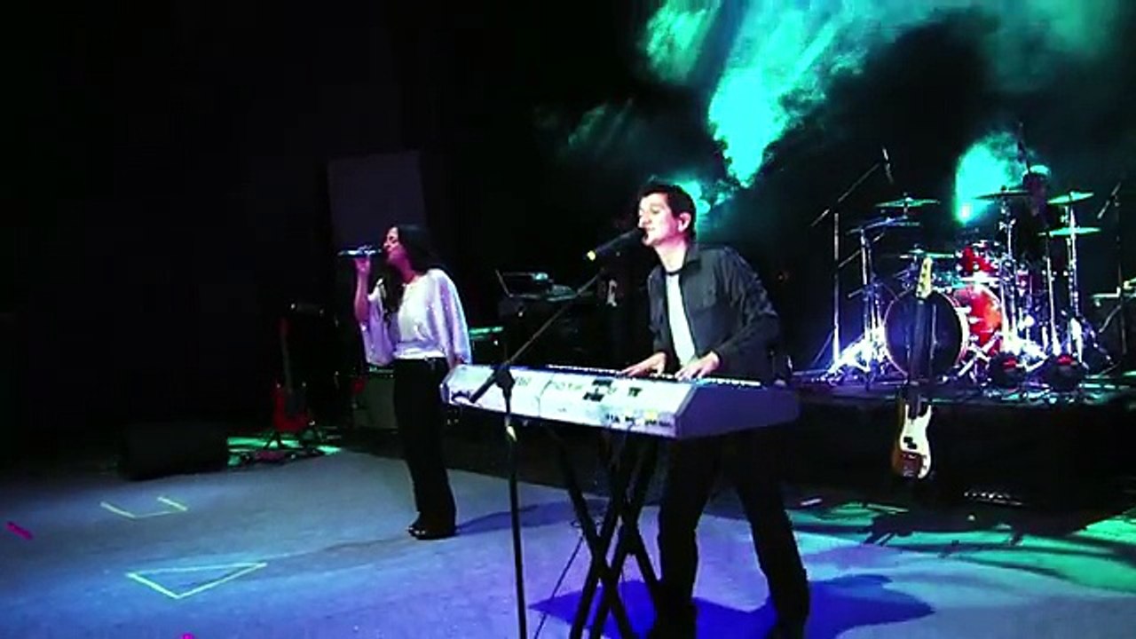 Emmanuel y Linda (de RoJO) -Mi Dios- Videoclip Oficial - YouTube