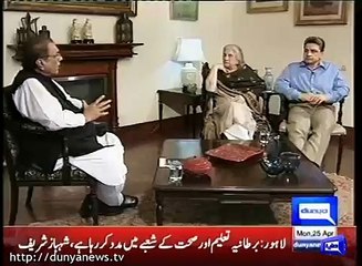 Which poet does Allama Iqbal's daughter like more than her father