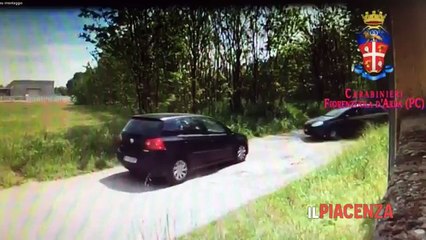 لحضة إلقاء القبض على 3 مغاربة يتاجرون في  الهيروين بمدينة بياتشنزا إيطاليا