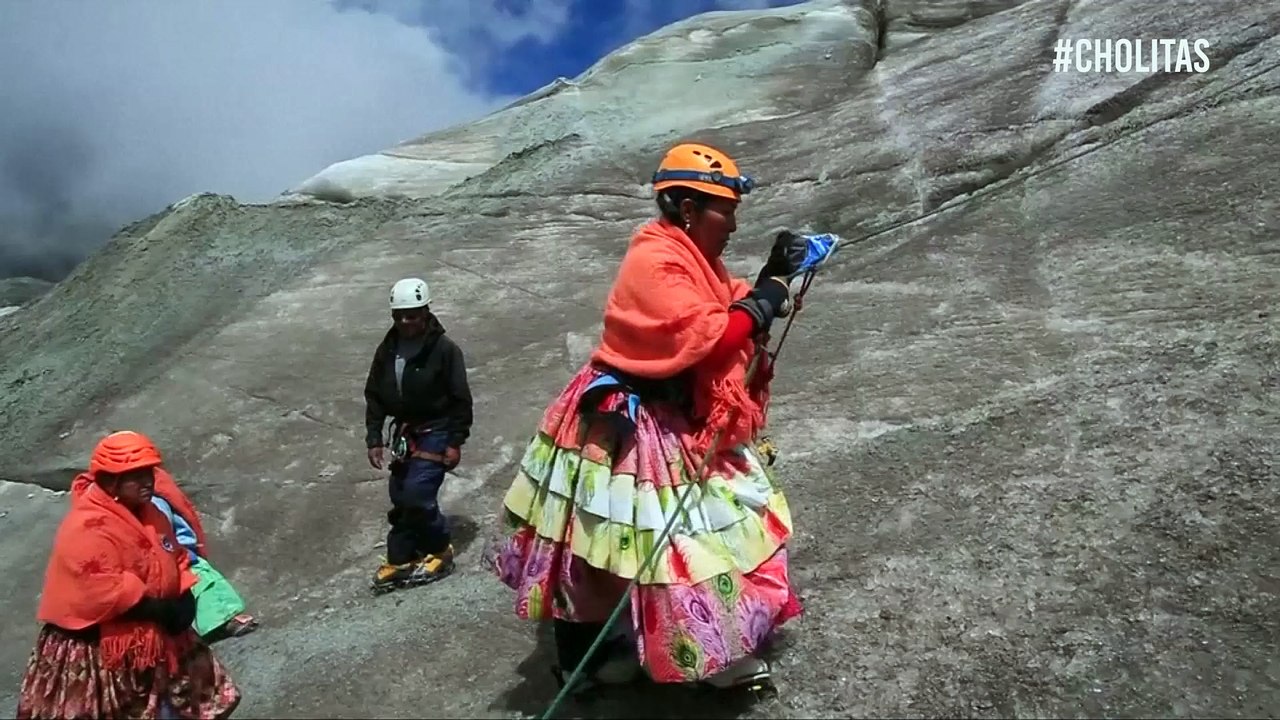 Cholitas escaladoras buscan conquistar ocho montañas bolivianas