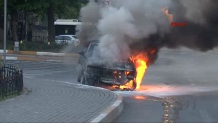 Yanan Aracı Vatandaşlar Böyle Görüntüledi...