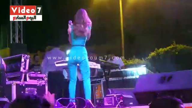 بالفيديو.. كارمن سليمان تشارك المواطنين احتفالاتهم بأعياد سيناء فى عابدين بأغنية عمال تقول كلام