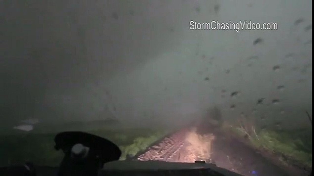 Storm chasers capture what it's like in the eye of a storm