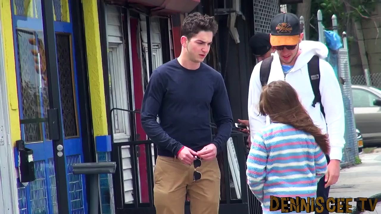 Cette fillette a perdu sa mère, ce qu'un homme lui fait a choqué des millions de gens!