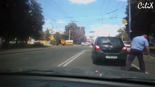 Наматал на колесо асфальт