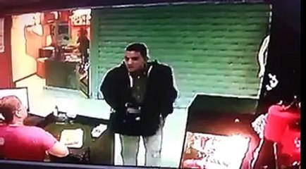 Cámara grabó robo en una farmacia de Valencia