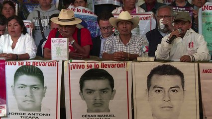 Expertos revelaron mentiras del gobierno, dicen padres de los 43