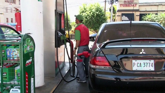 Taxistas piden un alto a los incrementos de los combustibles