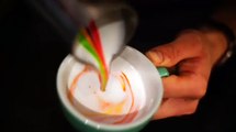 Mira lo que puede hacer este artista con la espuma del café