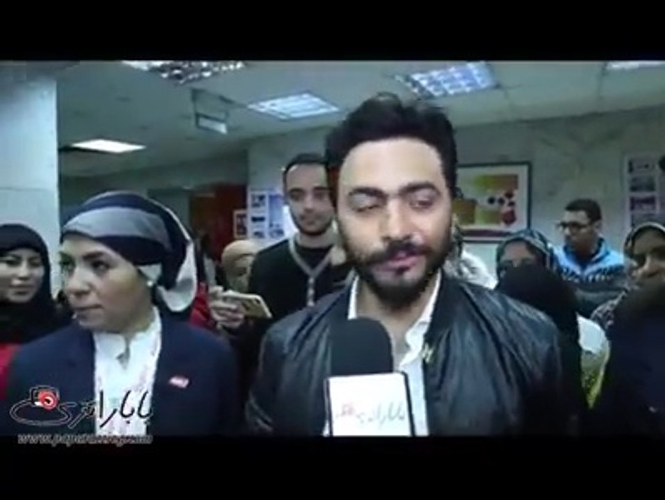 #تامر_حسني لـ"باباراتزي": وجودي في حملة التبرع بالدم واجب وطني...