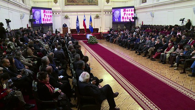 Chile da su adiós a restos de Pablo Neruda