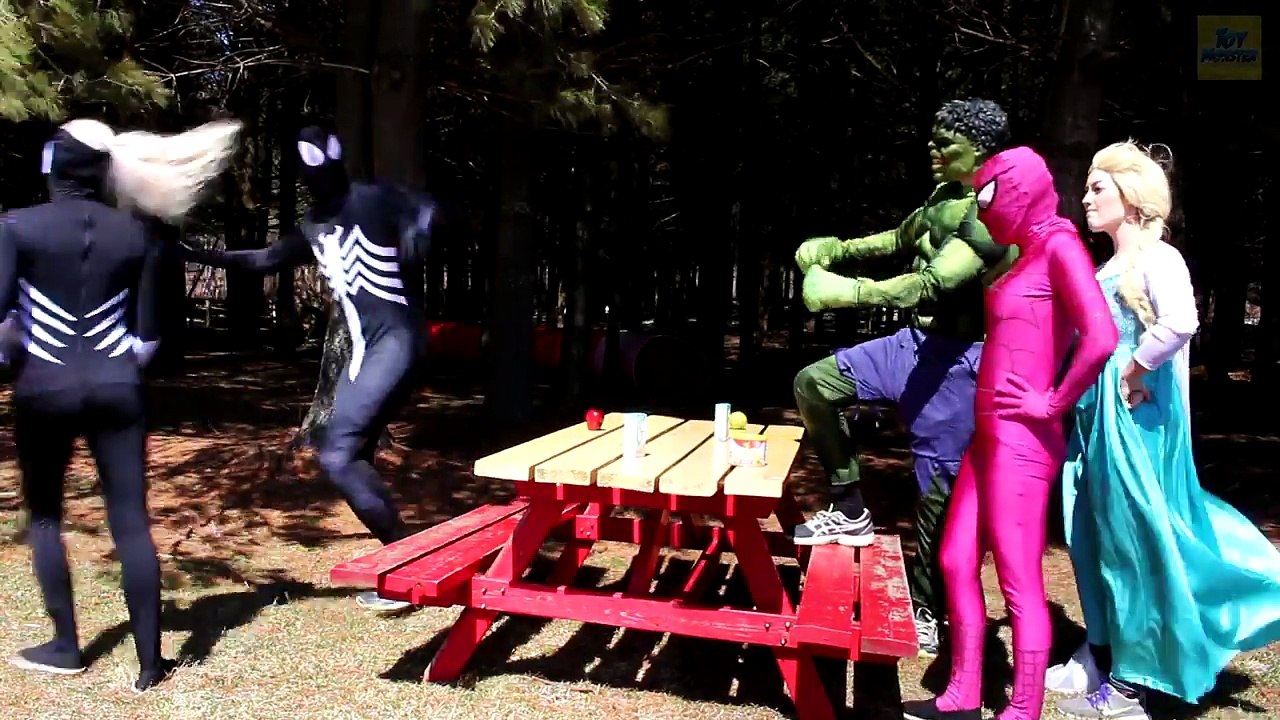 Spiderman Loses His Mask! w_ Frozen Elsa, Pink Spidergirl, Bubble Gum & Joker! Funny Superheroes -)