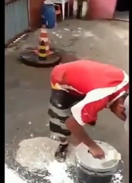 Drunk Painter Showing Off His Skills-Funny  Videos and Clips > Fun & Entertainment Videos-Follow Us!!!!