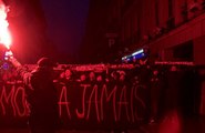Les supporters ultras du PSG rendent hommage à Momo devant les locaux de Skyrock (vidéo)