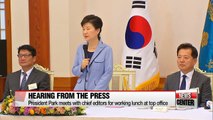 President Park meets with editors-in-chief for working lunch at top office