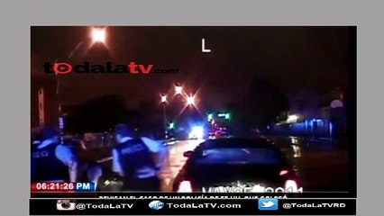DOS POLICÍAS GOLPEAN BRUTALMENTE A MUJER CONTRA EL SUELO EN CHICAGO-MAS QUE NOTICIAS-VIDEO