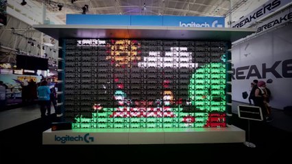 Un jeu vidéo sur un mur de claviers rétro-éclairés ! Prouesse Geek du jour par Logitech