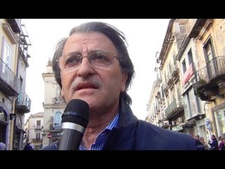 Descargar video: Aversa (CE) - Elezioni, i movimenti di De Cristofaro in piazza (24.04.16)