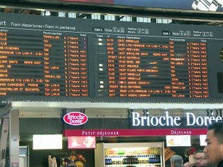 Grève SNCF: fortes perturbations, RER C et D les plus touchés