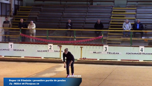 Gaëlle Millet, deux points avec une boule pour conclure la partie, septième étape du Super 16 Féminin, Sport Boules, Villefranche-sur-Saône 2016