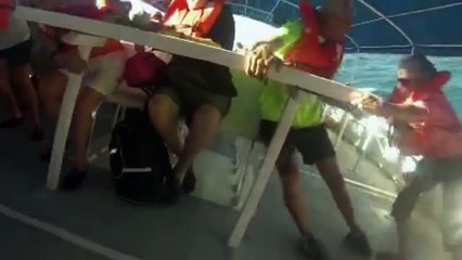 Le naufrage filmé par une passagère à bord du catamaran