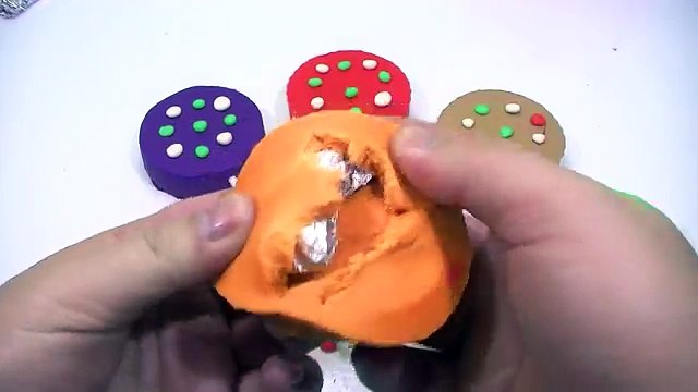 PLAY DOH KINDER CAKE!! Kinder surprise eggs inside out peppa pig español toys