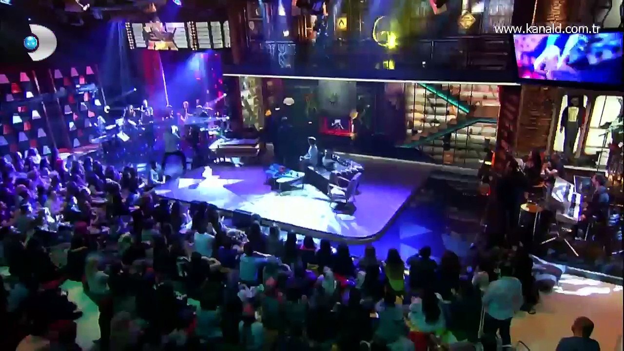 Petek Dinçöz Seninle Başım Dertte Canlı Performans