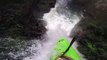 Un kayak chute dans une cascade de 20 mètres de haut
