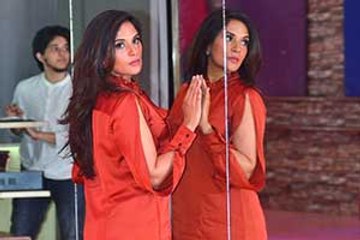 Richa Chadha turns heads with her Cabaret moves