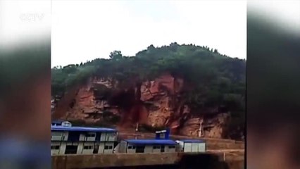 Footage: Landslide destroys building in southeast China