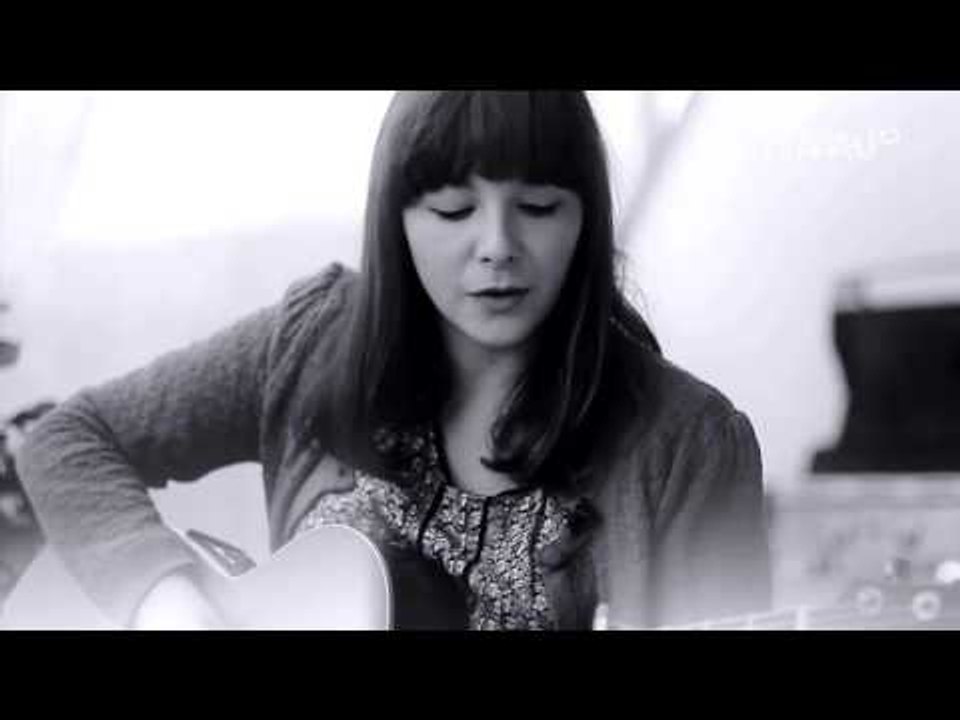 Alondra Bentley - Down in the meadow - WaaauTV