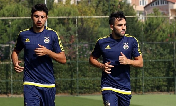 Ozan Tufan ve Volkan Şen Gülmemek İçin Kendini Zor Tutuyor