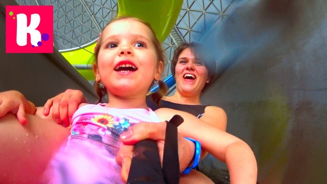 Германия #7 Самый большой в мире Аквапарк Катя съезжает с горок и плавает в бассейне VLOG water pool