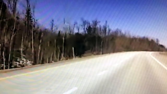 Vidéo – Ce motocycliste nargue la police à une folle vitesse et est activement recherché !