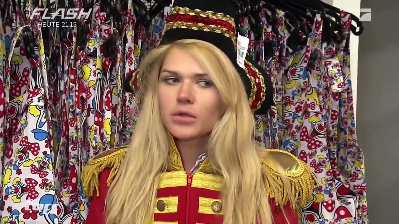 Mit Sara Kulka beim Karneval | taff | ProSieben