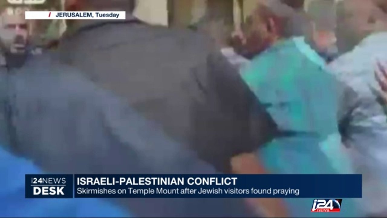 Police arrest 9 Jews for praying on Temple Mount