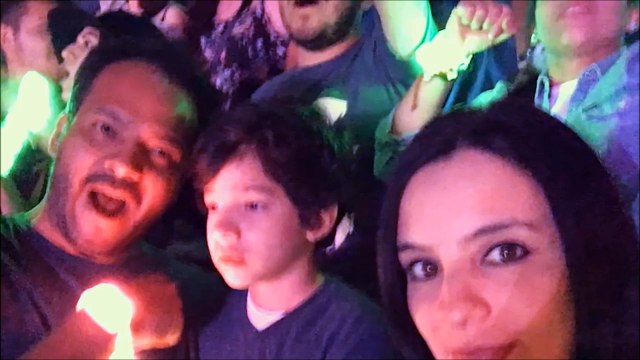 La vidéo bouleversante d'un jeune autiste au concert de Coldplay en pleurs avec son papa