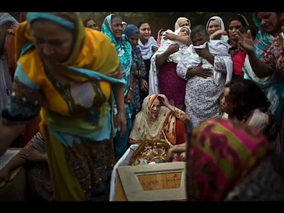 Bhag yahan se Bhag old Pakistani song with new reality